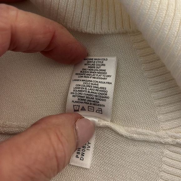 DKNY JEANS Creamy White V-Neck Sweater Spring Summer size M Medium Like New - Picture 7 of 7